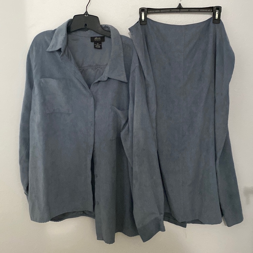 Two piece set with tags.